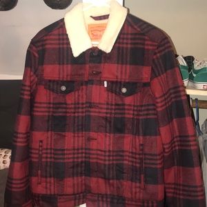 LEVI’S SHERPA TRUCKER JACKET